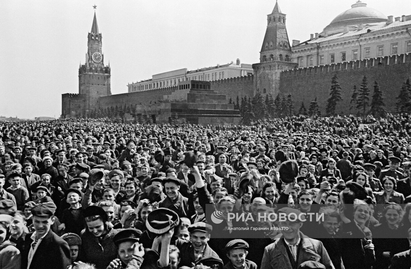 Москва. Красная площадь 9 мая 1945 года