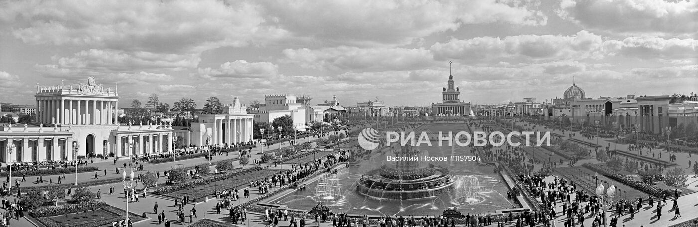 Площадь Колхозов на ВСХВ в Москве