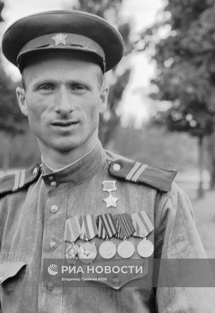 Герой Советского Союза,  младший сержант Мелитон Кантария