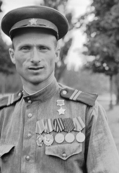 Герой Советского Союза,  младший сержант Мелитон Кантария