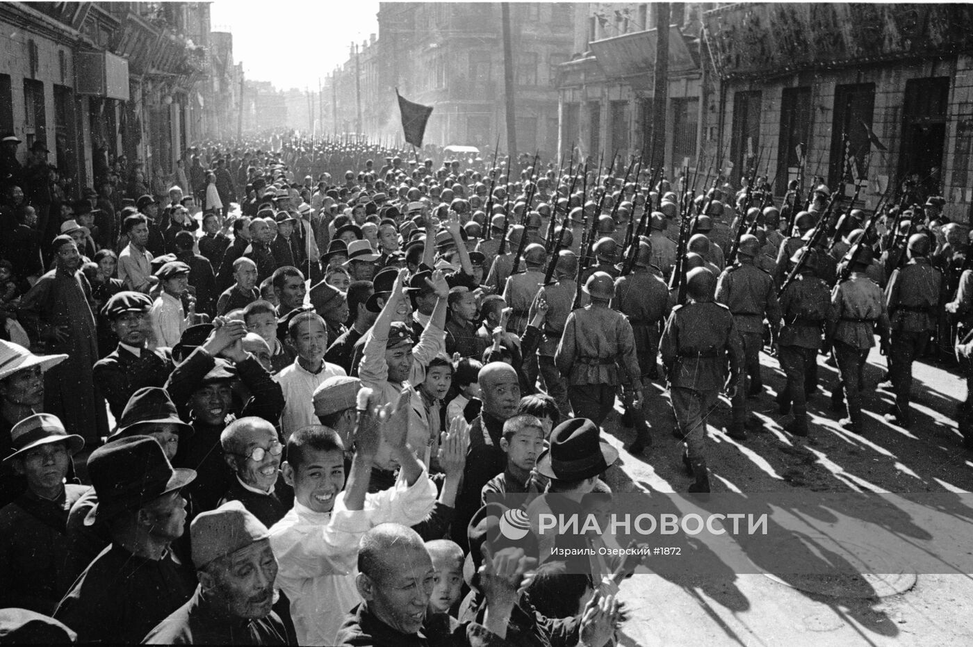 16 сентября принимал парад в харбине. Харбин парад Победы 1945. Парад советских войск в Харбине в 1945 году. Парад Победы в Харбине 1945 год. Парад Победы советских войск в Харбине 16 сентября 1945 года.
