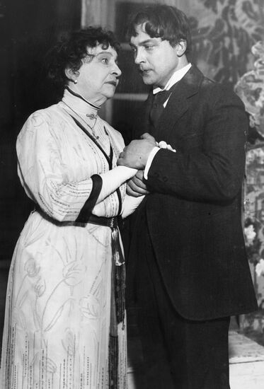 ЕРМОЛОВА ОСТУЖЕВ МАЛЫЙ ТЕАТР