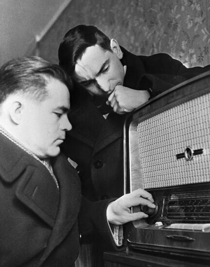 НИКОЛАЕВ БЫКОВСКИЙ СПУТНИК СООБЩЕНИЕ