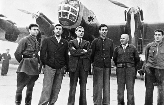 С. А. ЛЕВАНЕВСКИЙ ЭКИПАЖ