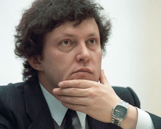 ЯВЛИНСКИЙ ДЕПУТАТ