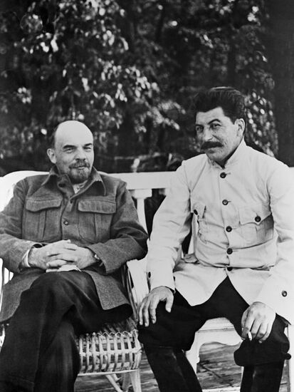 В. И. Ленин и И. В. Сталин