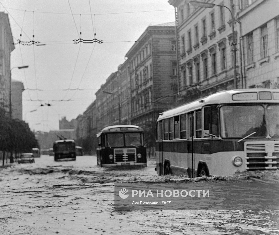 УЛИЦА ПОТОП ТРАНСПОРТ