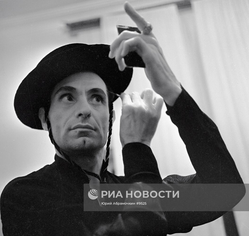 ЭСАМБАЕВ АРТИСТ