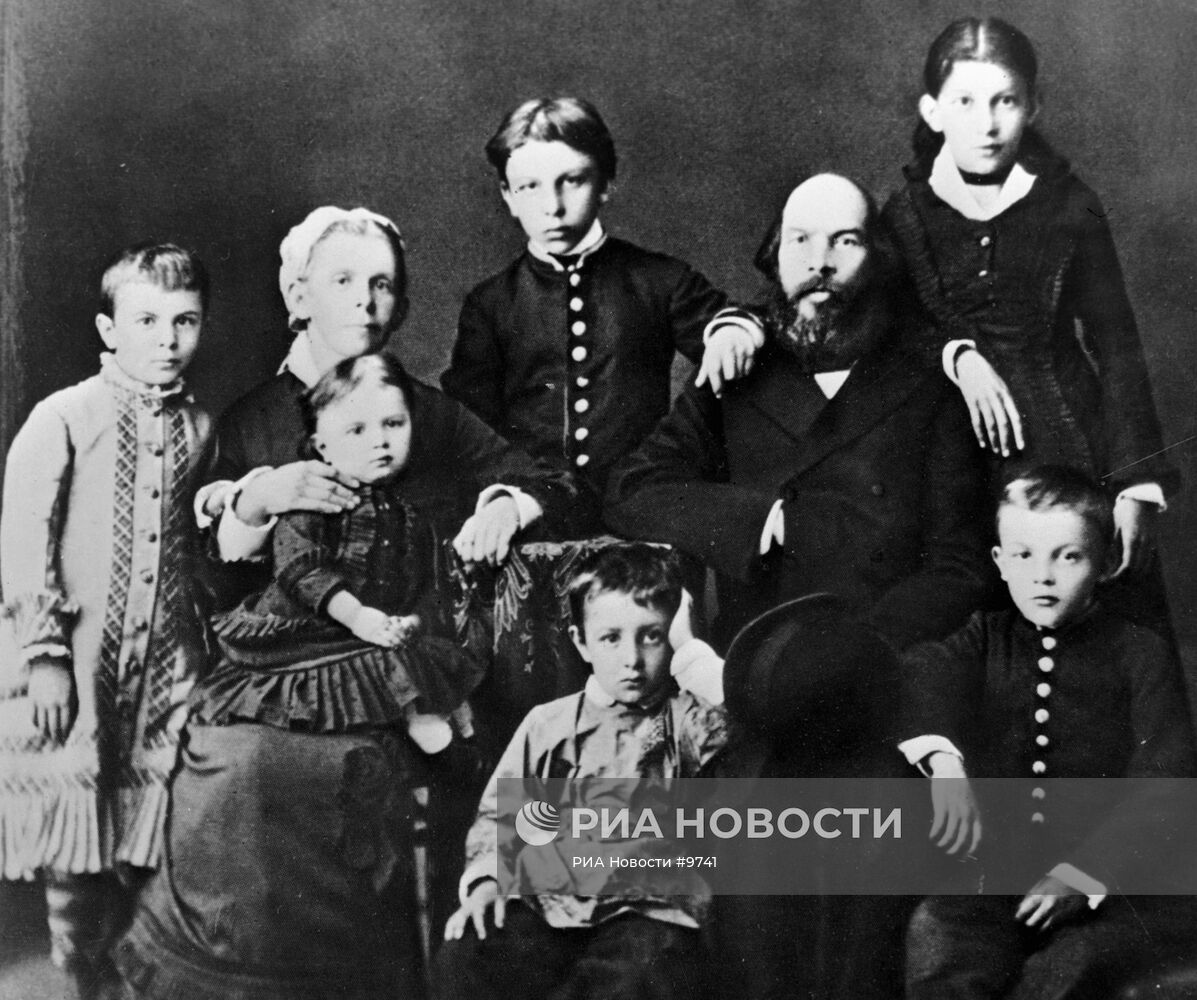 УЛЬЯНОВЫ СЕМЬЯ