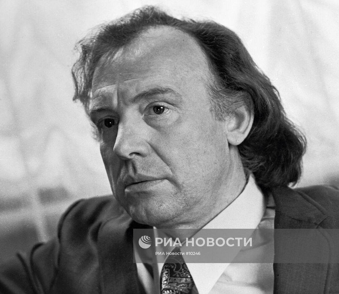 СМОКТУНОВСКИЙ "АННА И КОМАНДОР"