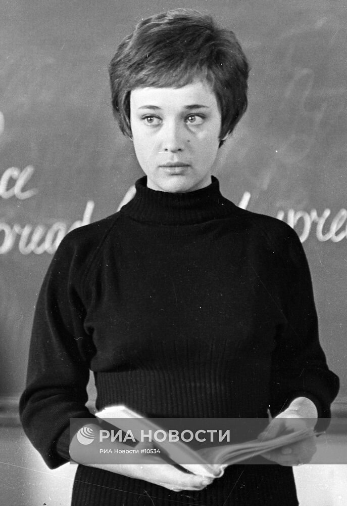 Ирина Печерникова в фильме "Доживем до понедельника"