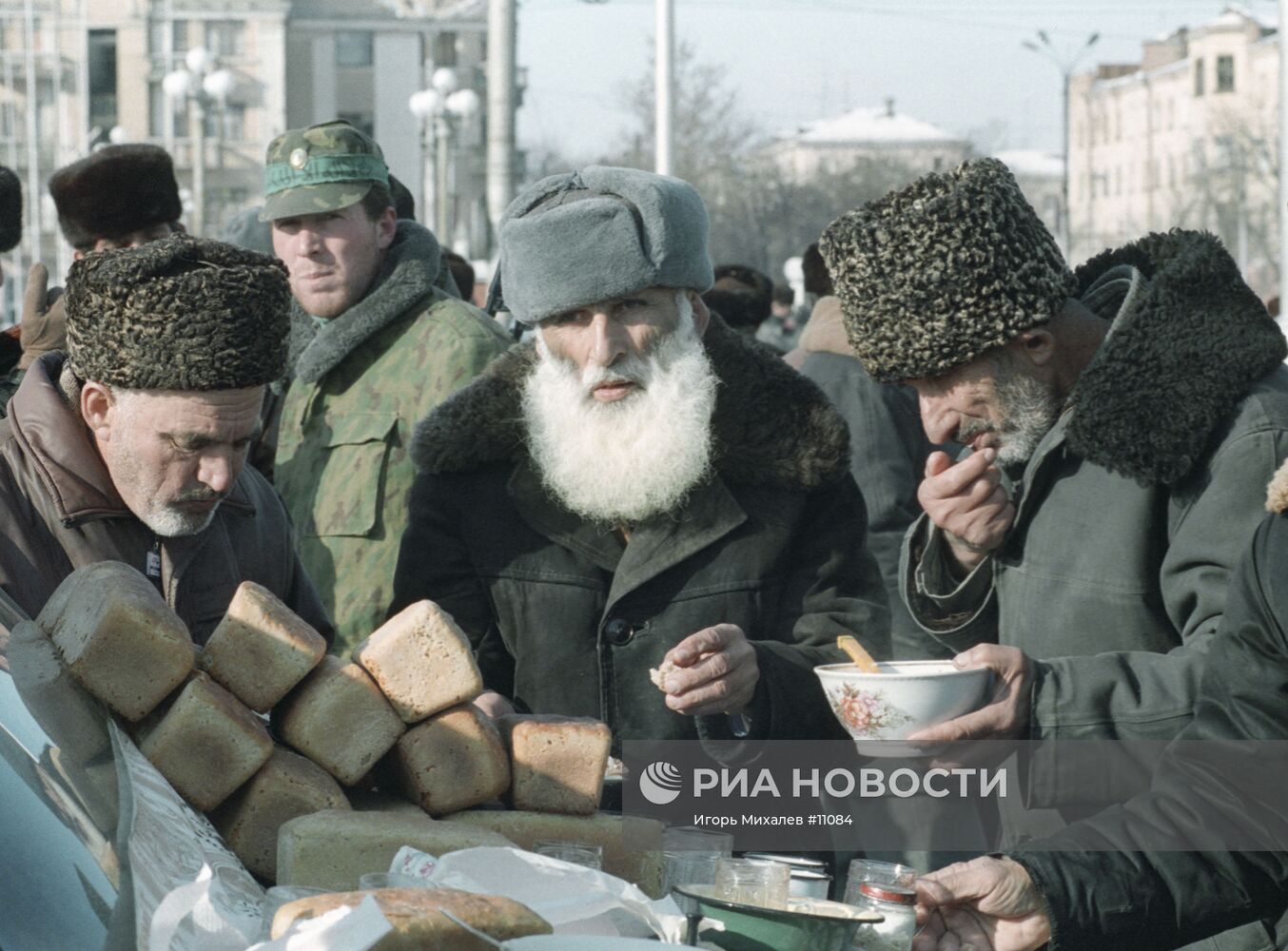 МИРНЫЕ ЖИТЕЛИ ЧЕЧНЯ ХЛЕБ