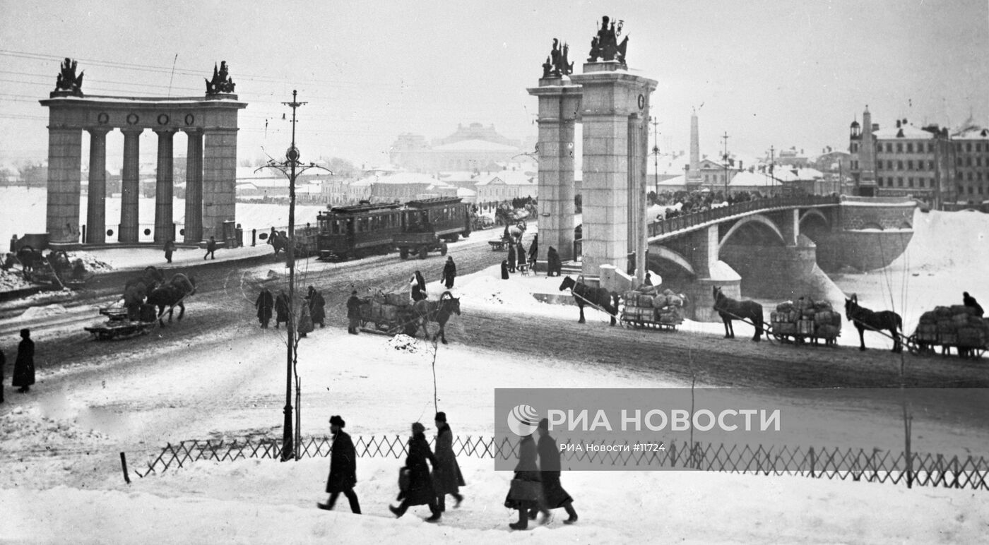 Бородинский мост когда построили