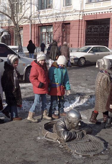 УЛИЦА ПАМЯТНИК ВОДОПРОВОДЧИК