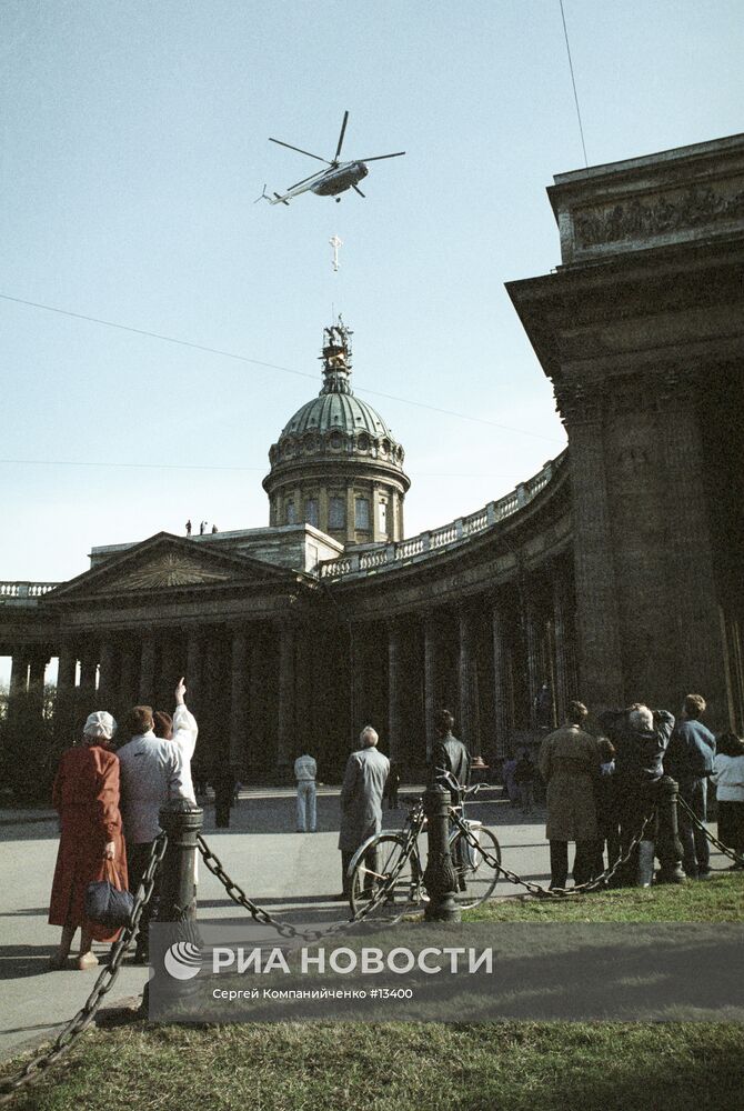 Возвращение креста на купол Казанского собора