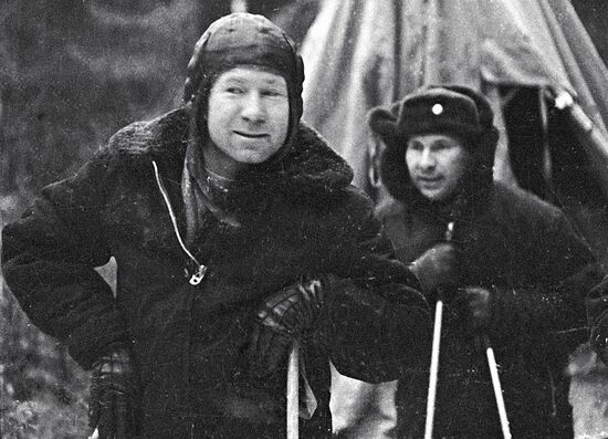 БЕЛЯЕВ ЛЕОНОВ ЛЕТЧИКИ-КОСМОНАВТЫ СССР