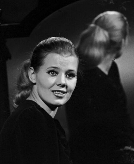 СЕНЧИНА ПЕВИЦА