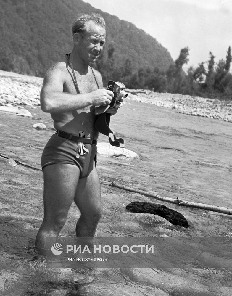 ЛЕОНОВ КОСМОНАВТ