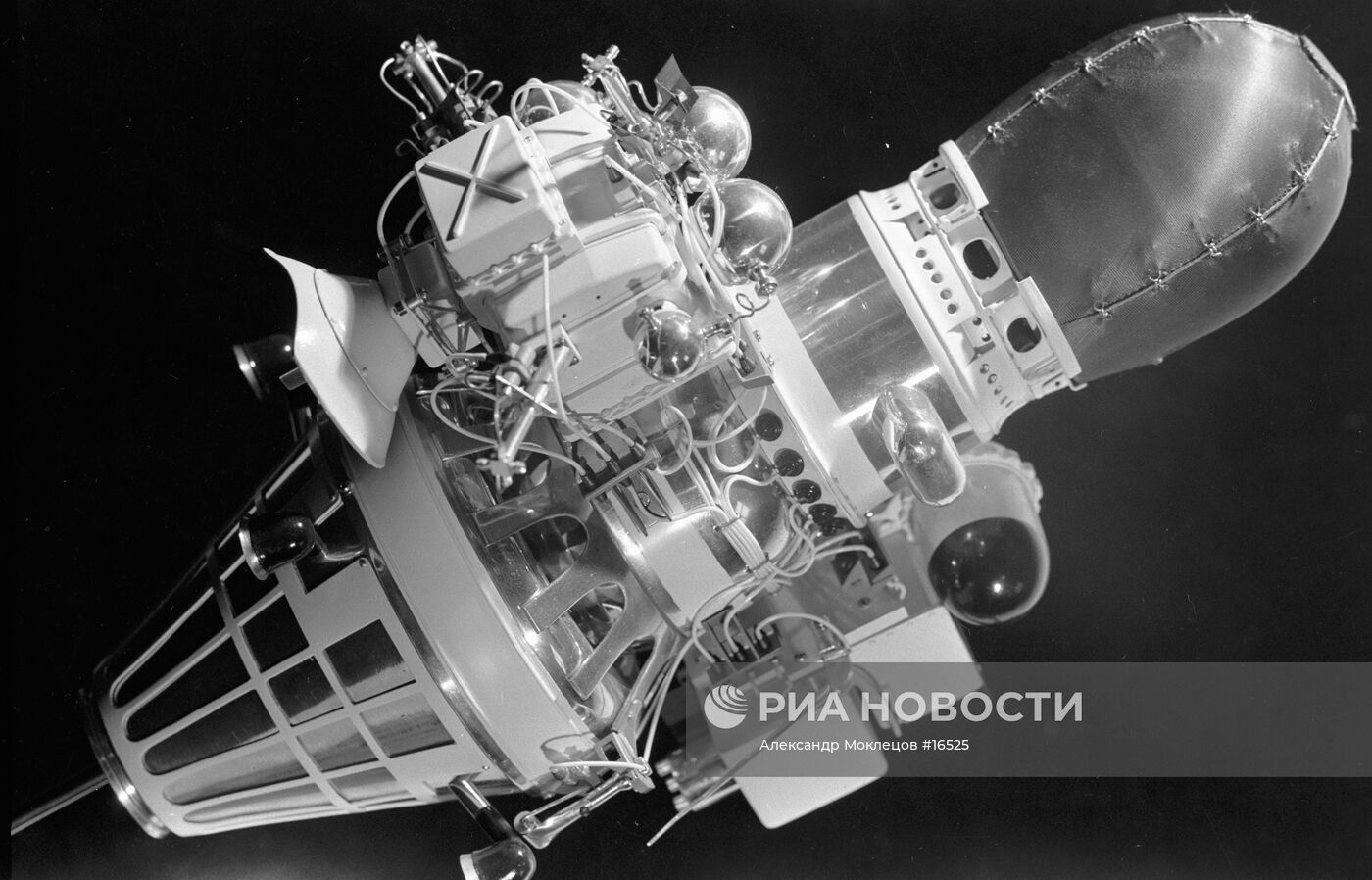 СТАНЦИЯ "ЛУНА-9"