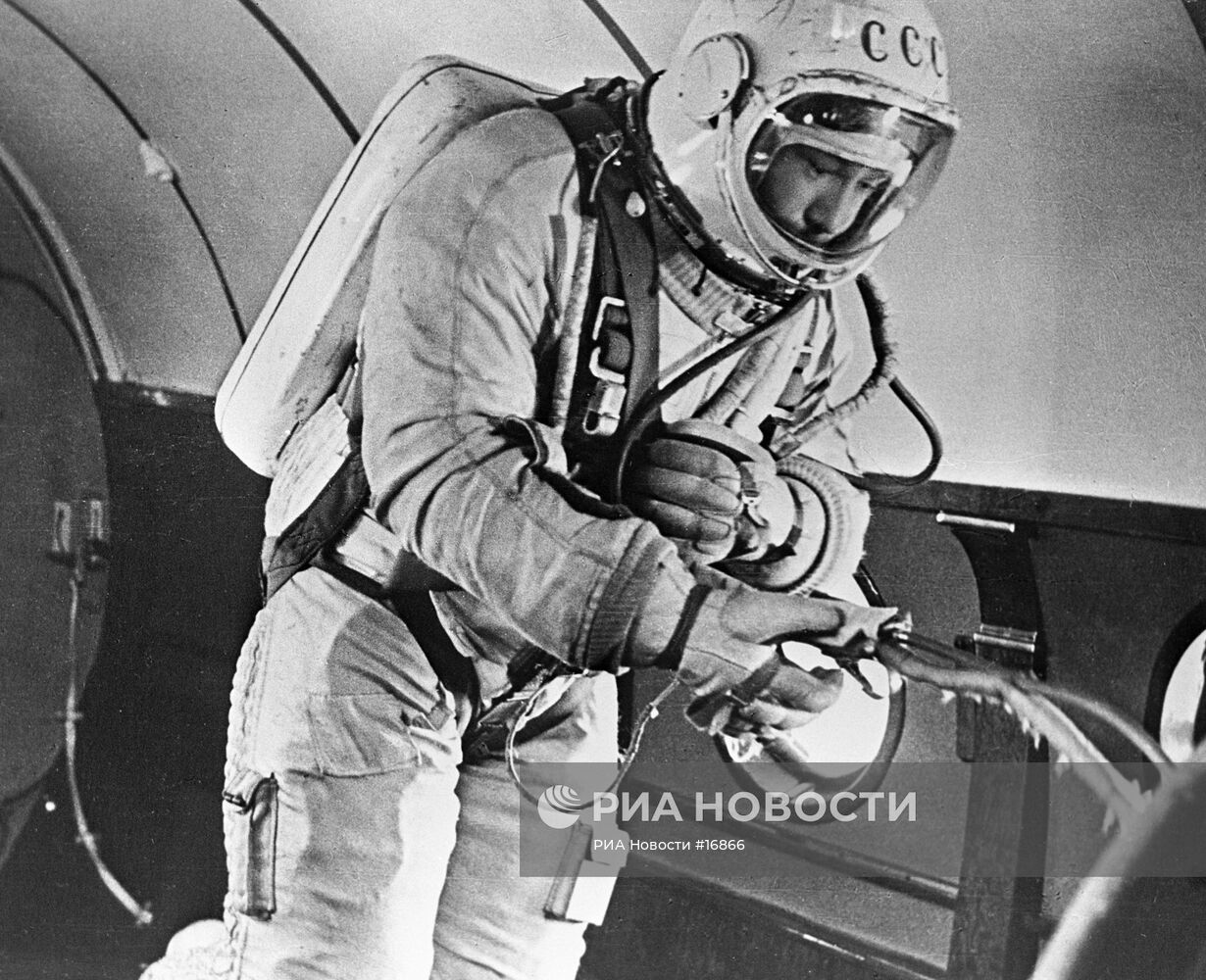 ЛЕОНОВ ПОДГОТОВКА ВЫХОД КОСМОС