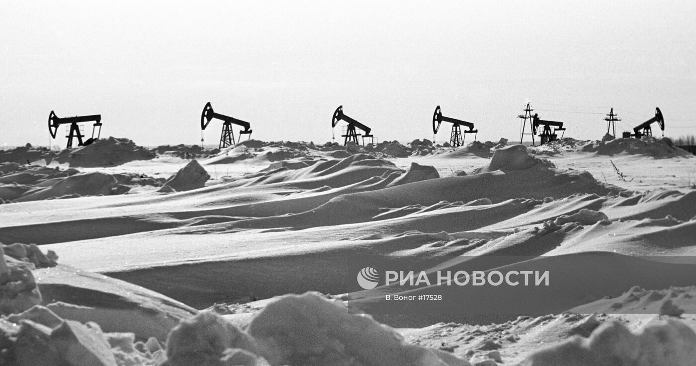 НЕФТЕПРОМЫСЕЛ  ВЫШКИ