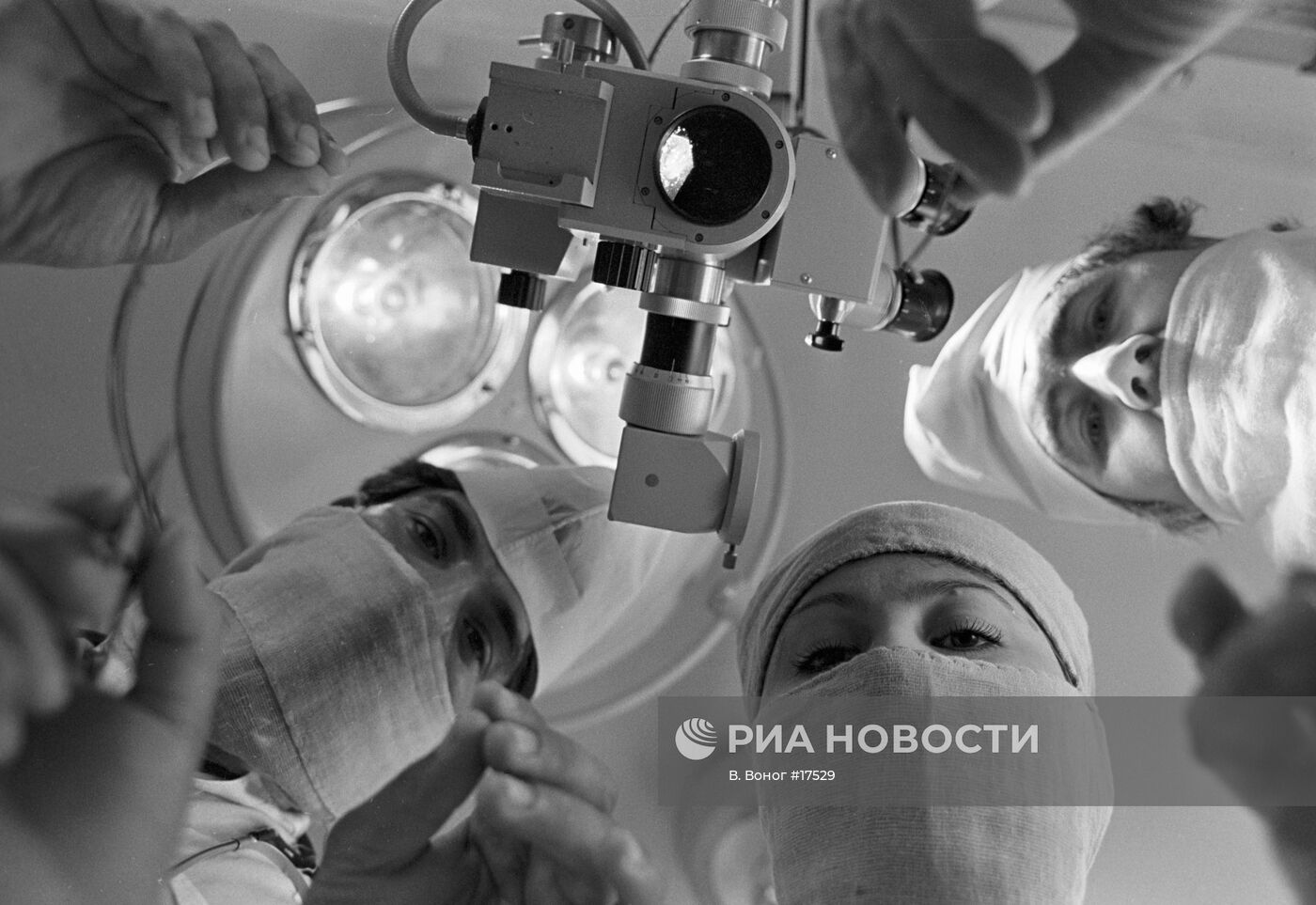 ВРАЧИ-ОФТАЛЬМОЛОГИ ОПЕРАЦИЯ