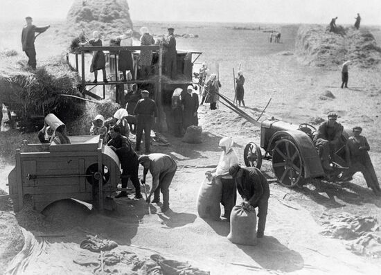 ОБМОЛОТ УРОЖАЙ УКРАИНА