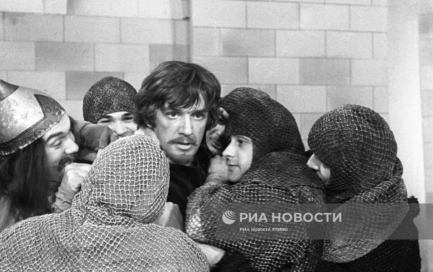 АБДУЛОВ ТЕЛЕСПЕКТАКЛЬ "ХУДОЖНИК ИЗ ШЕРВУДСКОГО ЛЕСА"