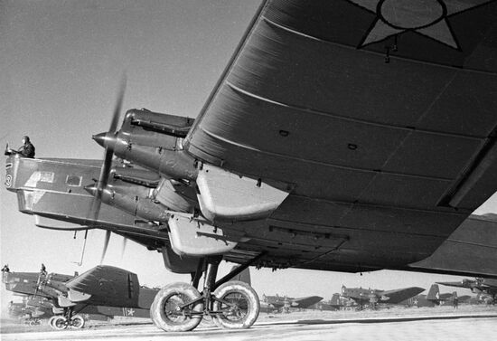 САМОЛЕТ ТБ-3 СТАРТ