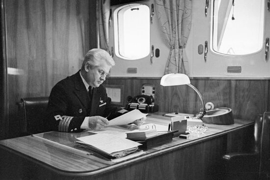 СОКОЛОВ КАПИТАН АТОМНЫЙ ЛЕДОКОЛ ЛЕНИН