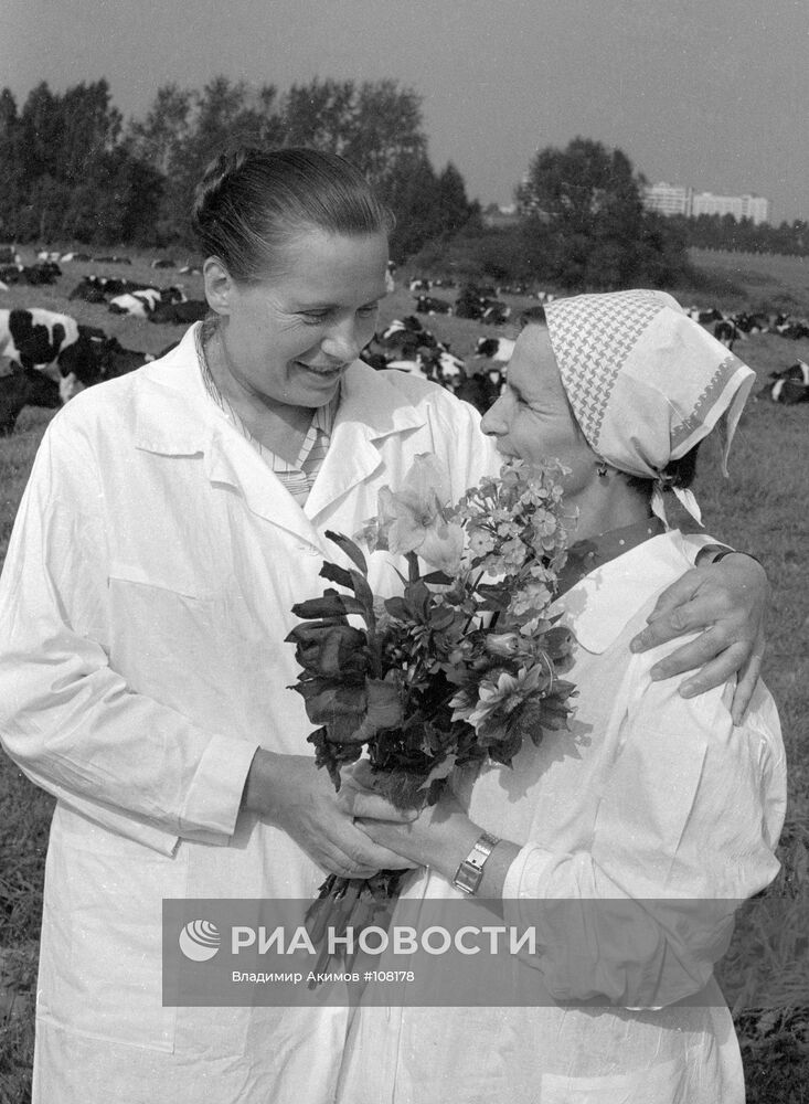 СЕКРЕТАРЬ ДОЯРКА ПЕТРОВА