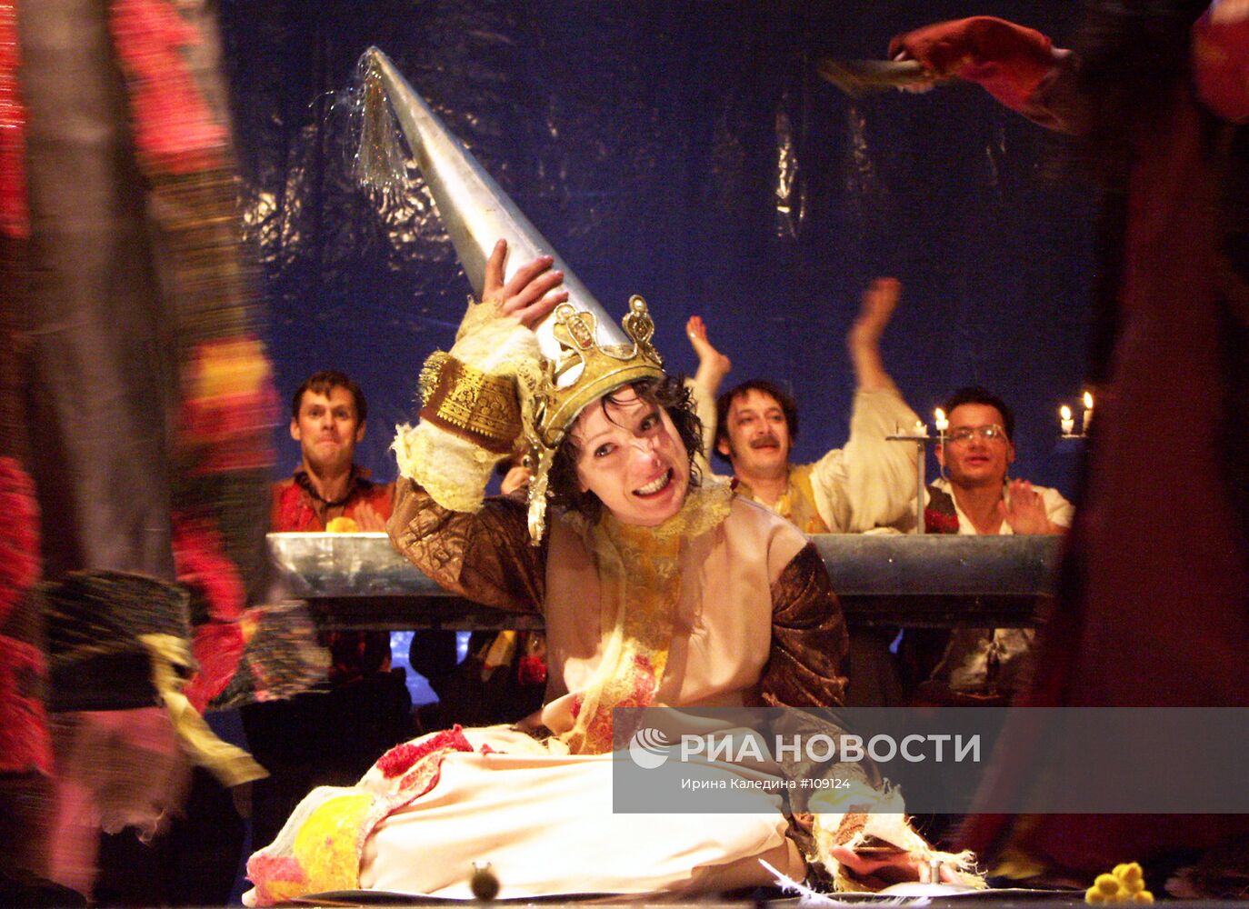 Чулпан Хаматова в спектакле "Гроза"