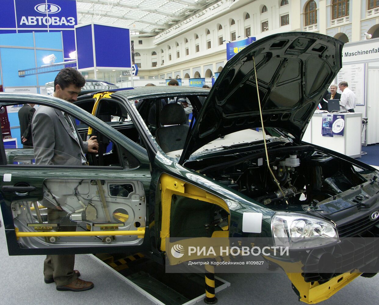 На выставке "Автокомпоненты-2004"