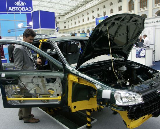 На выставке "Автокомпоненты-2004"