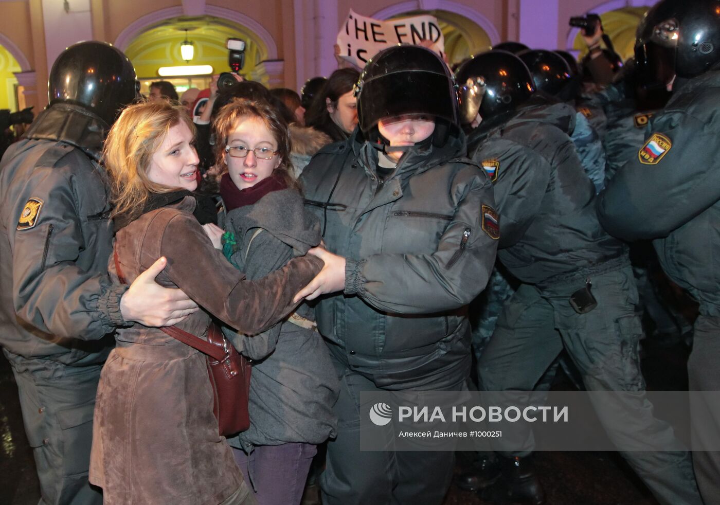 Задержание участников акции протеста в Санкт-Петербурге