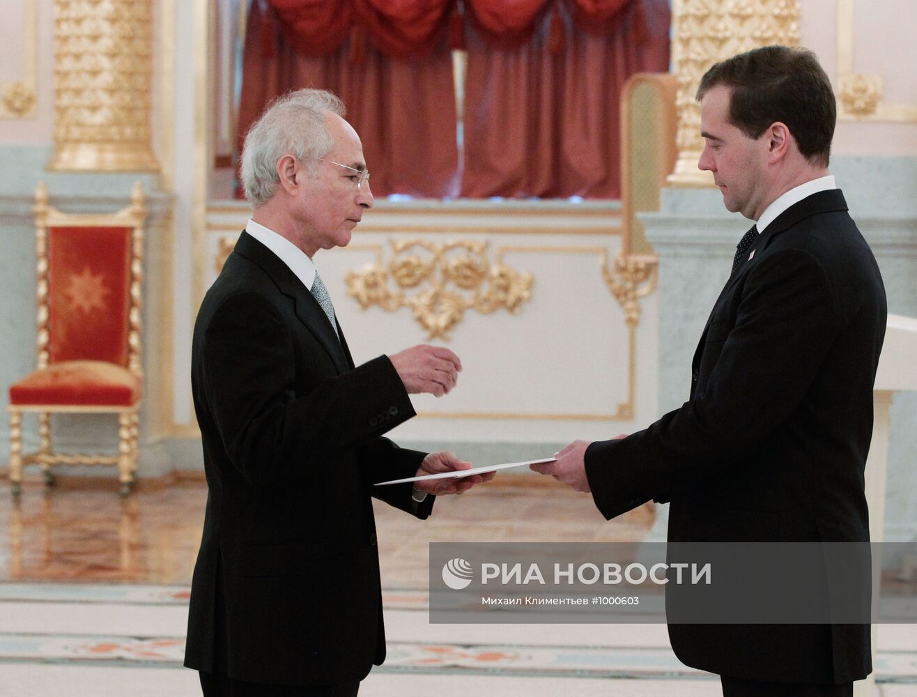 Дмитрий Медведев принял верительные грамоты послов ряда стран