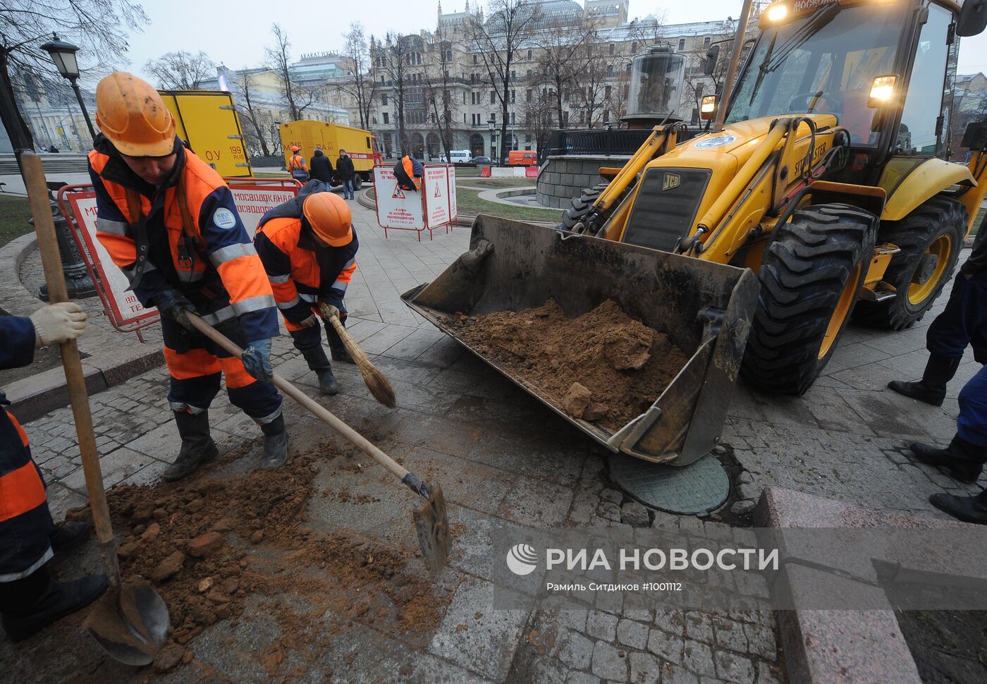 Окончание ремонтных работ на Площади Революции в Москве