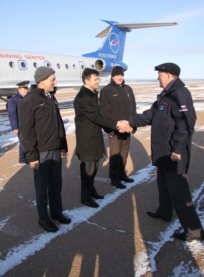 Прибытие экипажа "Союза ТМА-03М" на космодром "Байконур"