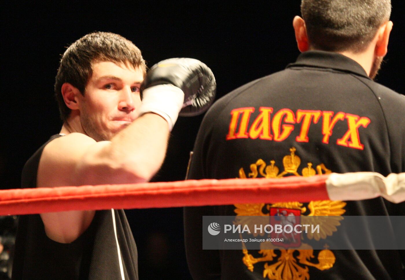 Боксер Роман Симаков скончался в больнице
