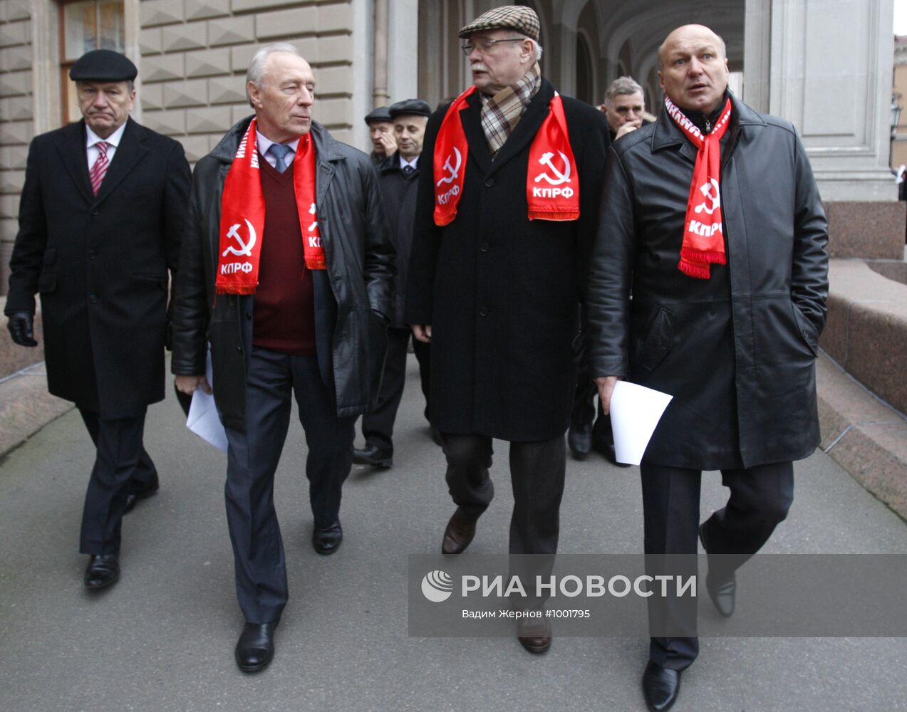 Встреча депутатов КПРФ с избирателями в Санкт-Петербурге