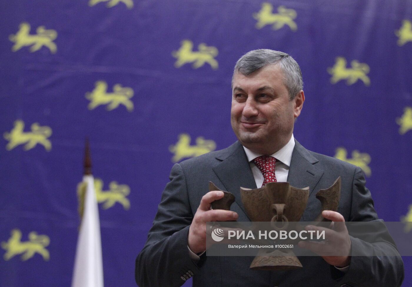 Президент Южной Осетии Э.Кокойты объявил о своей отставке