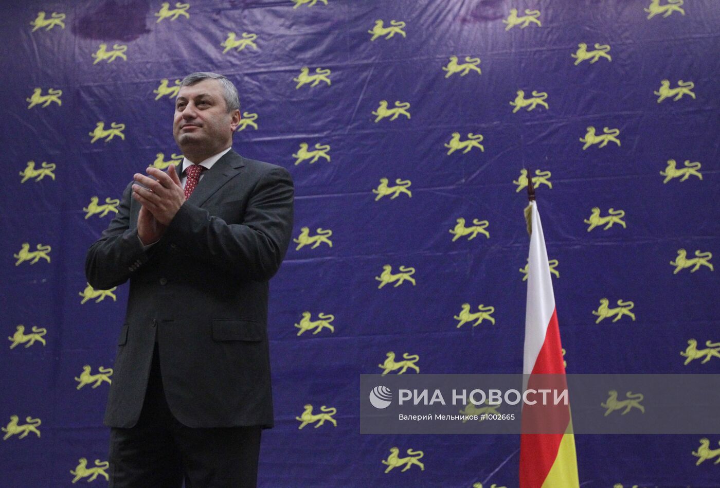 Президент Южной Осетии Э.Кокойты объявил о своей отставке