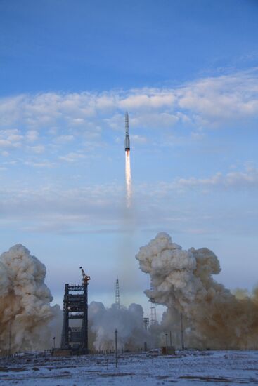 Ракета-носитель "Протон-М" стартовала с космодрома "Байконур"