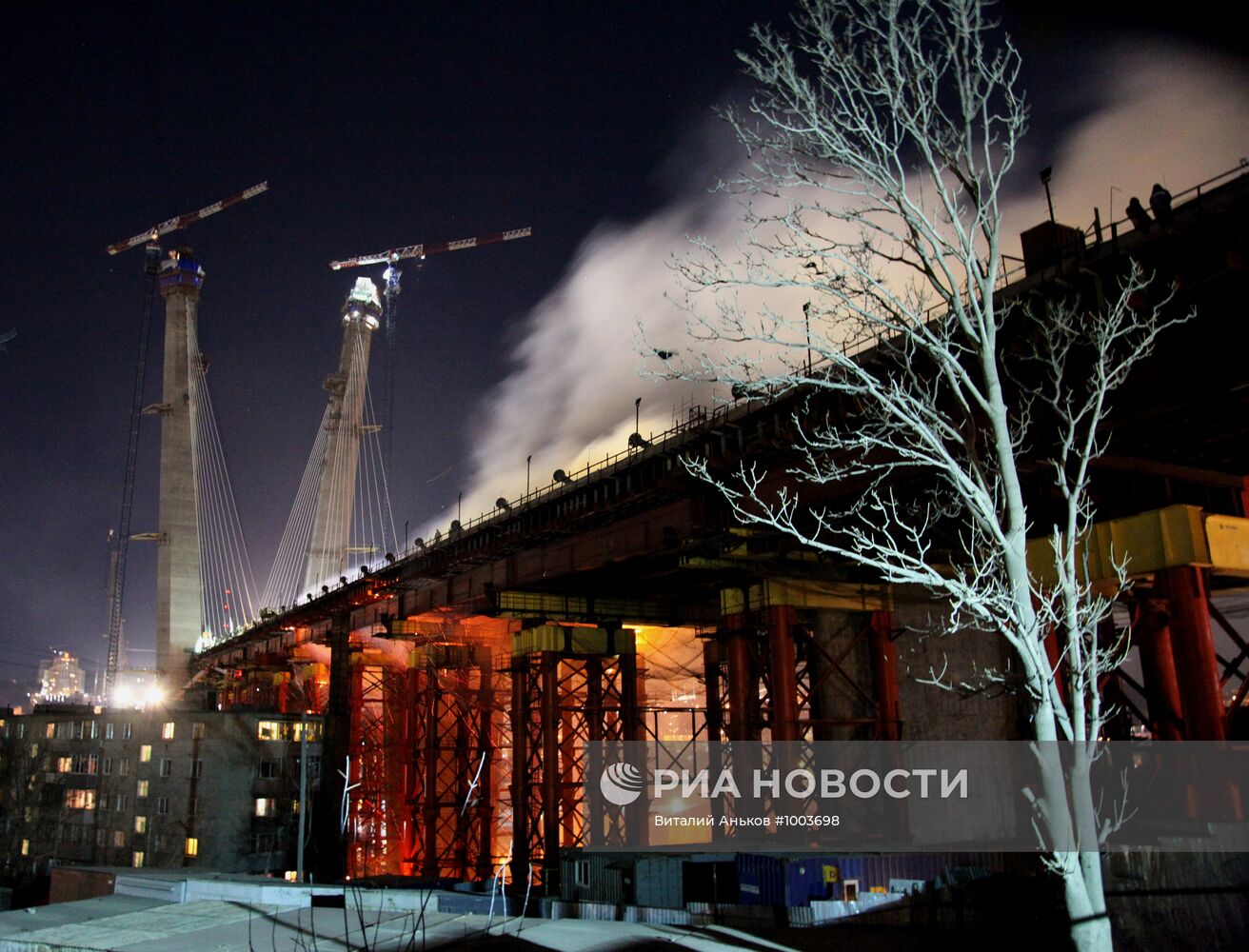 Горит строящийся мост во Владивостоке
