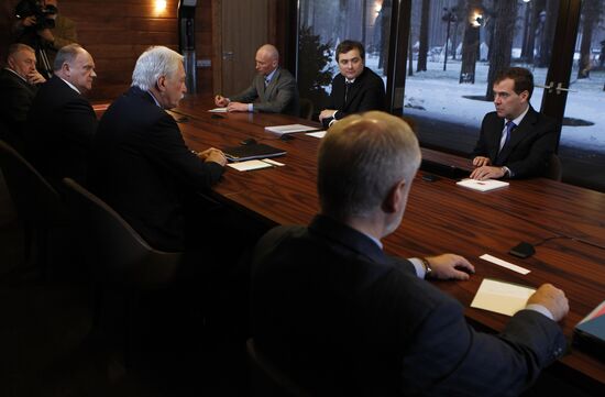 Д.Медведев встретился с представителями парламентских партий