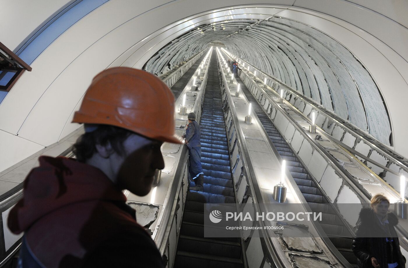 Подготовка к открытию станции метро "Адмиралтейская"
