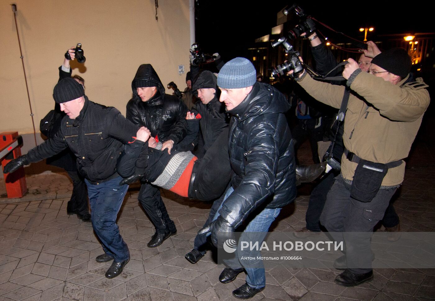 Задержание участников несанкционированной акции в Минске