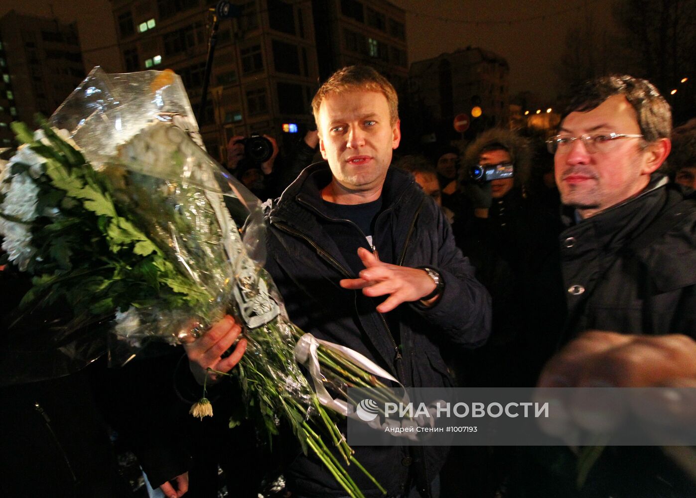 Блогер Алексей Навальный освобожден из-под ареста