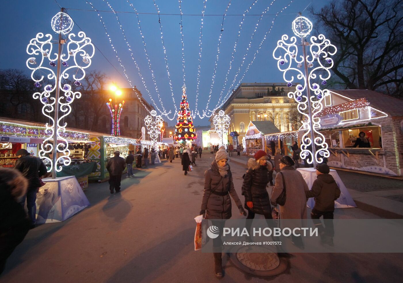 Начало работы Рождественской ярмарки в Санкт-Петербурге