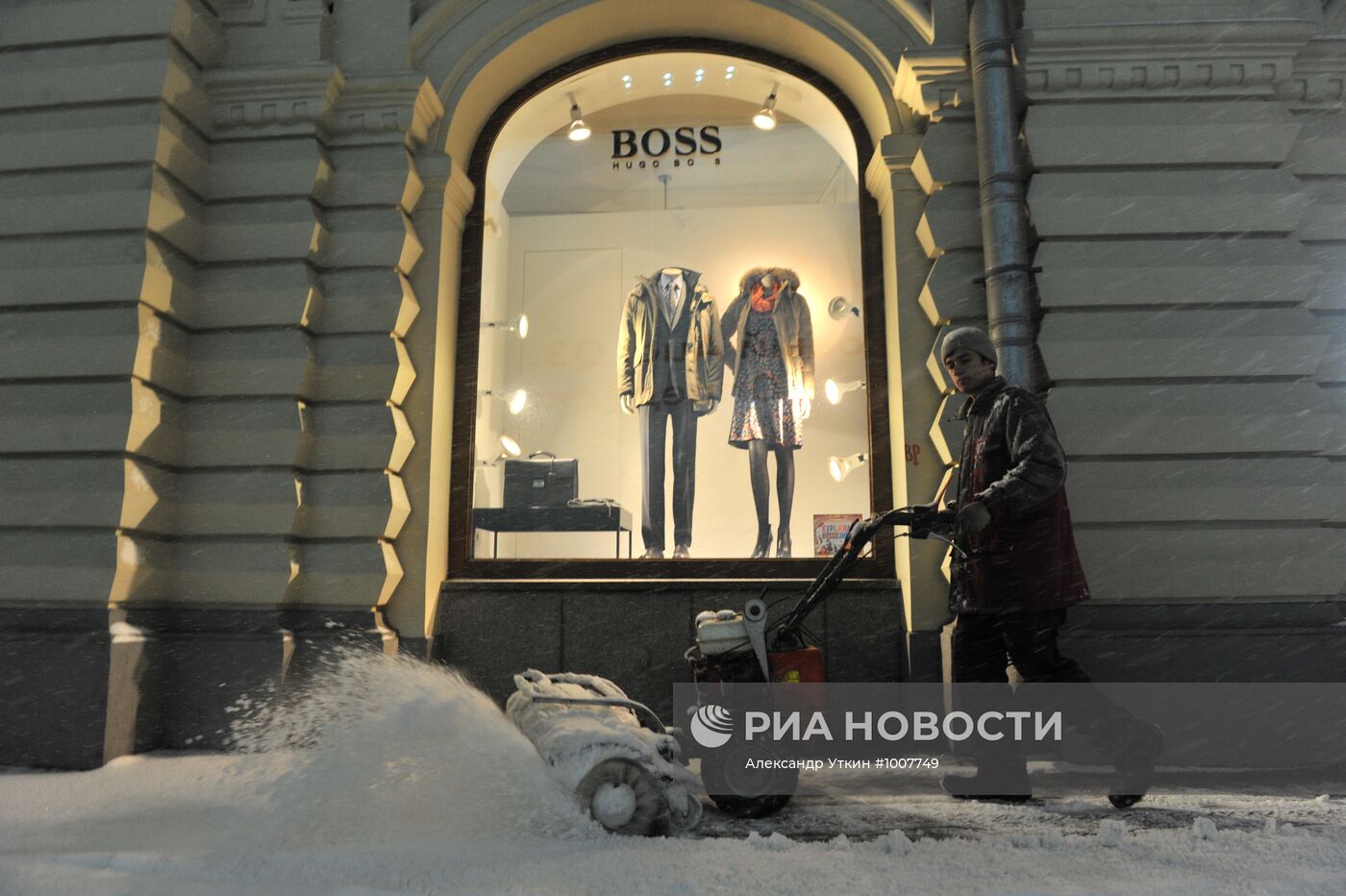 Снегопад продолжается в Москве